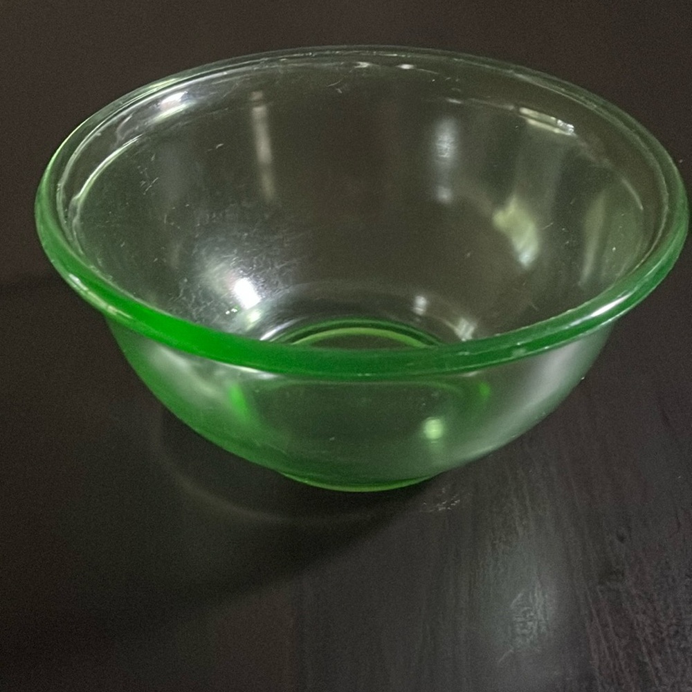 Vintage Hazel Atlas Uranium nesting mixing bowl